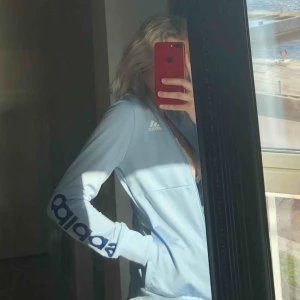  - Egentligen barnstorlek 164 men passar även XS-S både för tjej och kille. Frakt ingår ej