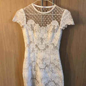  - Säljer min Ida Sjöstedt klänning. Är i nyskick använt en gång på studenten. Ny pris 3000kr