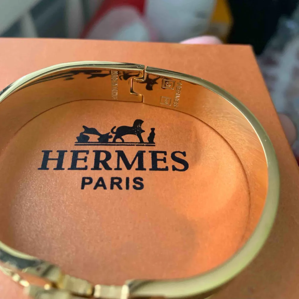 Hermes bangle oäkta i rostfritt stål och hypoallergenic.. oanvänd... Accessoarer.