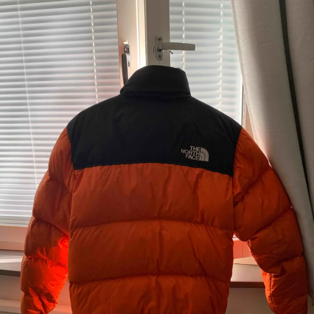 TNF Nuptse  Jacket 8/10   Oversized fit   Passa på att fynda fetaste vinterjackan nu för ett billigt pris  Kan sänka priset vid snabb affär. Jackor.