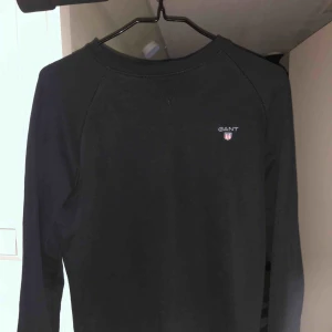  - Väldigt fint skick. Storlek M. Väldigt snygg och bra kvalite. Köpt för 1100kr