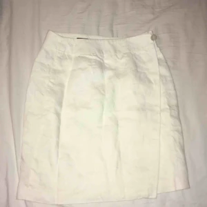  - En fin Ann Taylor omlottkjol jag aldrig fått användning för, så den behöver ett nytt hem! Möts upp i Stockholm eller skickar mot fraktkostnad 💕 har ni frågor är det bara skriva!