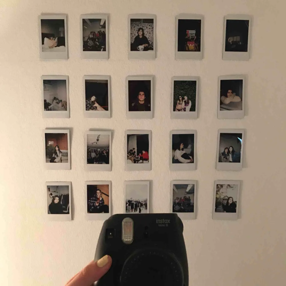  superfin polaroid kamera ✨ några filmer ingår :) köparen står för frakt! . Övrigt.