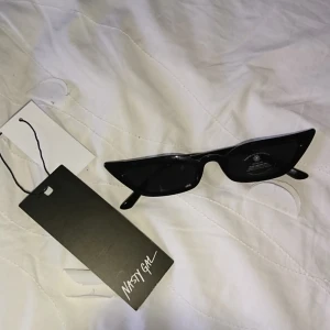  - Helt nya trenduga glasögon från nastygal Frakt 9kr, betalning via swish 