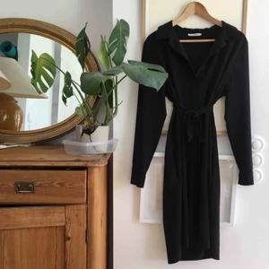  - Svart jättesnygg klänning perfekt till vardags och fest🌸 Frakt tillkommer