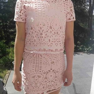  - Matchande kjol och topp. Kan kombineras med andra plagg.