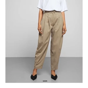  - Aldrig använda så dom är i nyskick. Köptes för 600kr på Weekday Drottninggatan.