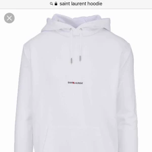  - Saint Laurent hoodie (osäker på om den e äkta, därav säljer jag BILLIGT)  I perfekt skick. Säljes då jag ej använder den🥰