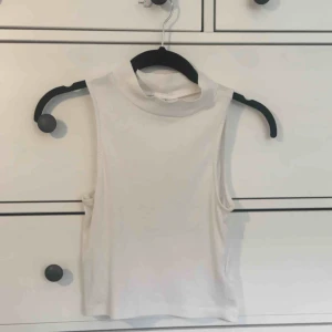 Snygg topp - Somrigt linne från H&M. Perfekt till tex. Midsommar 