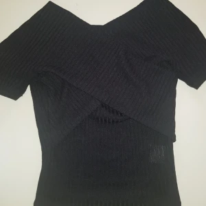  - Oanvänd tröja från shein