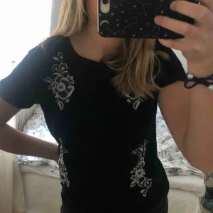  - T-shirt i nyskick!