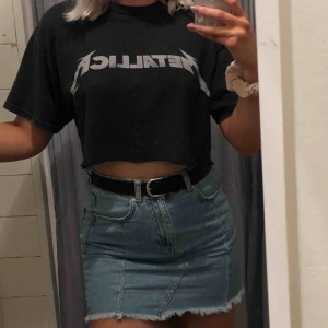  - Säljer min fina jeans kjol från gina som tyvärr blivit för liten😥💞💞 ny pris 399, använd fåtal ggr u der förra sommarn