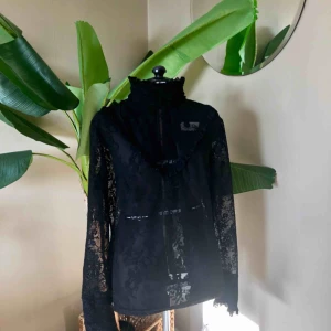  - Cool spetstopp med polokrage!