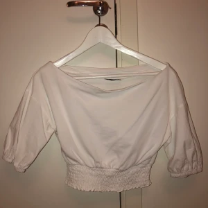 Blus från Zara i mycket fin kvalite!  - Jättefin blus från Zara i storlek 36. 