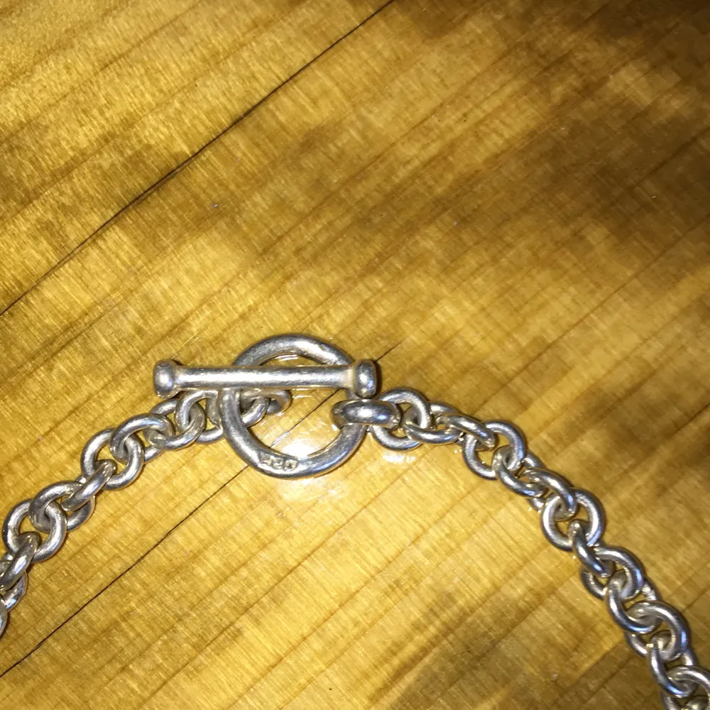 Silverhalsband, 43 cm långt. Äkta silver. . Accessoarer.