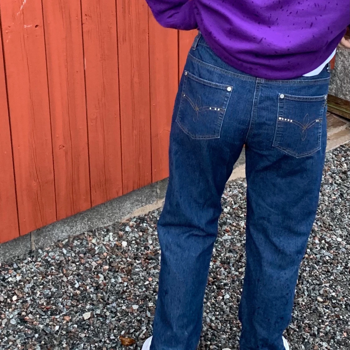 Mörk blåa coola jeans  - 90