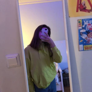 Hoodie från Cubus  - En snygg neon hoodie från Cubus💚 använd några gånger men kommer inte till användning längre:))