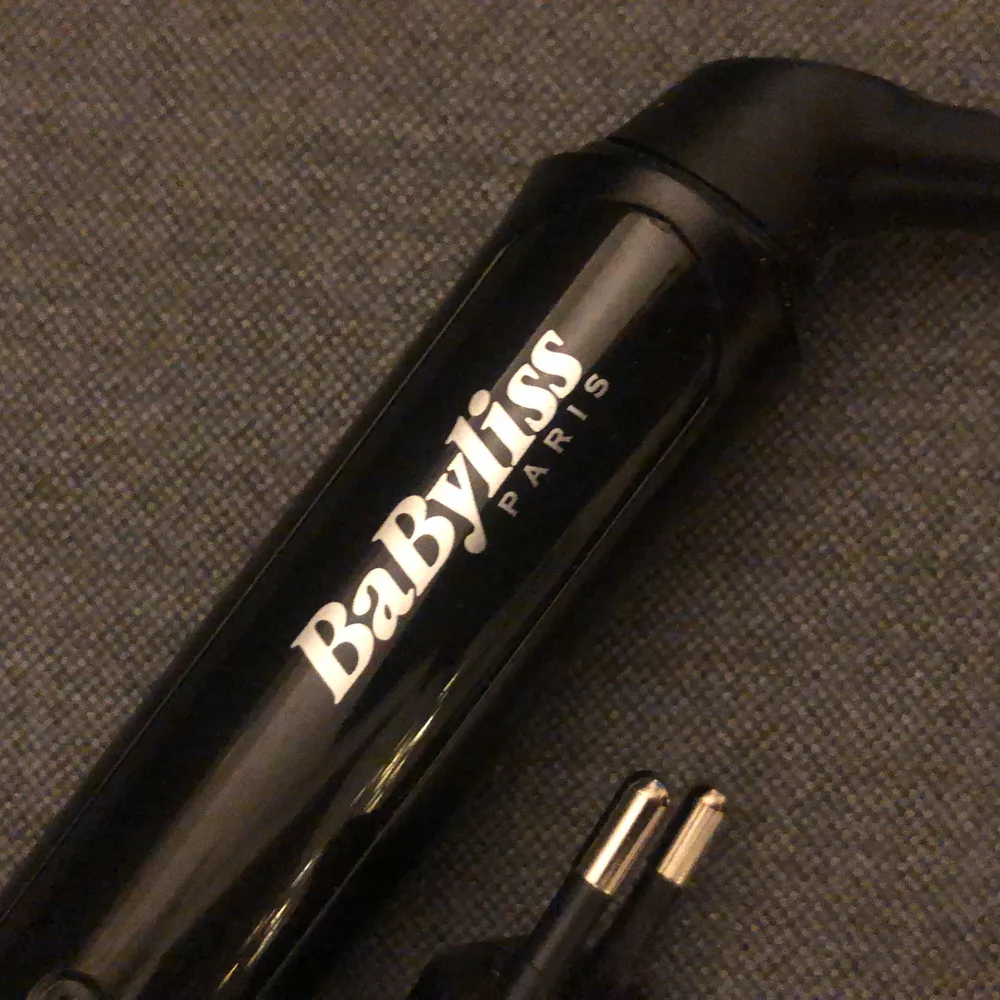 INKÖPT FÖR 499KR så väldigt brs pris🥰Säljer denna helt oanvända locktång från BabyLiss. Säljer den för att jag har 2 till så blir inte att jag använder denna:) . Accessoarer.