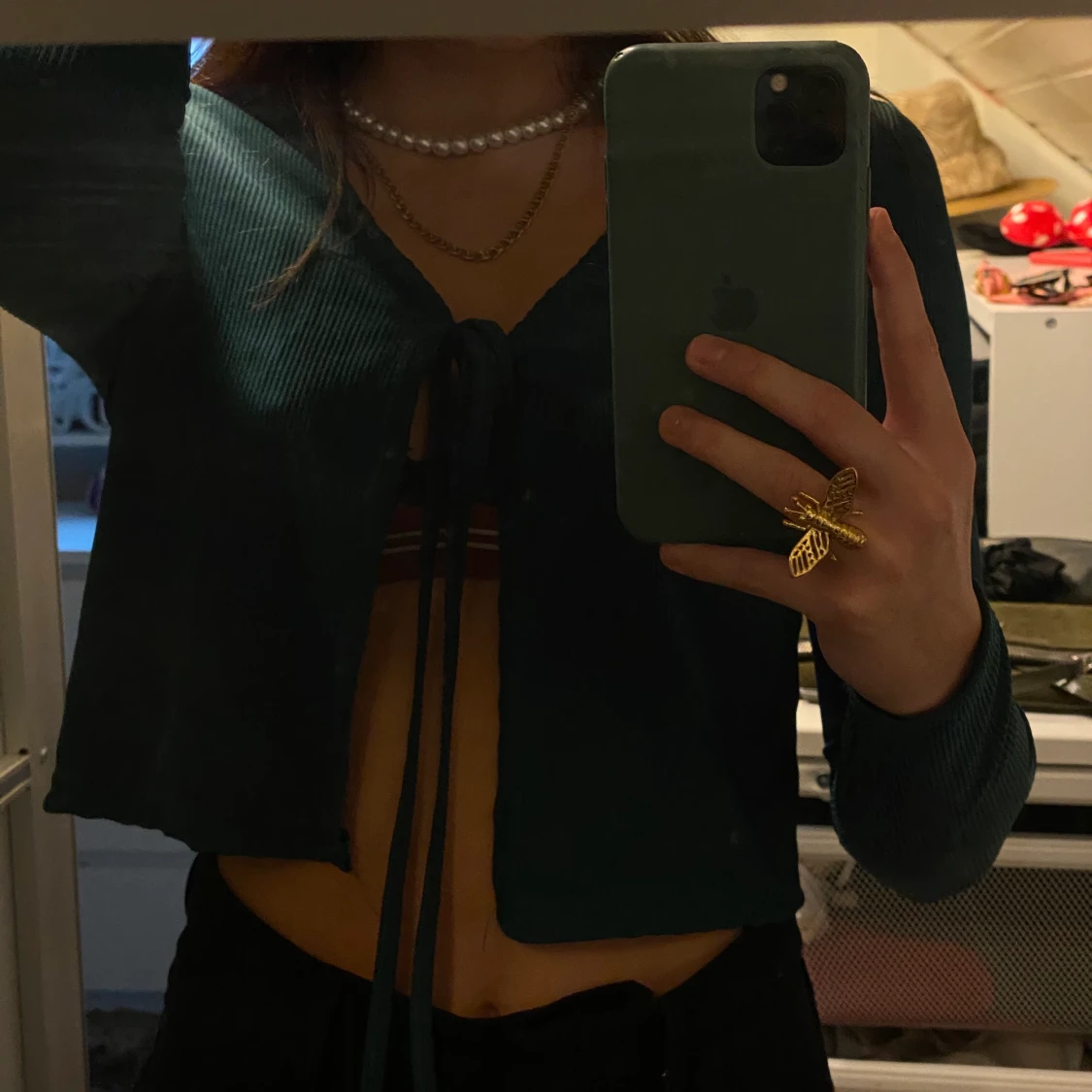 Tröja med knyte över brösten