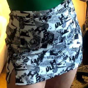 Selling this super cute newspaper print skirt. Perfect condition, worn about 2 times.