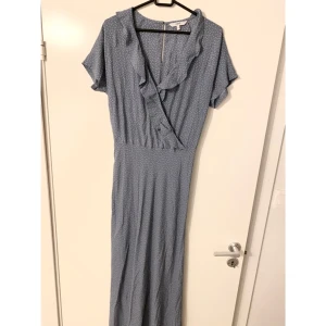 Next klänning - Oanvänd lång klänning från Next. Stl 36