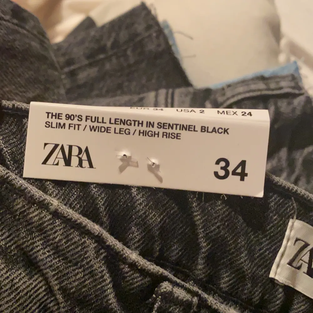 Supersnygga jeans från ZARA. Tyvärr för små för mig... . Jeans & Byxor.