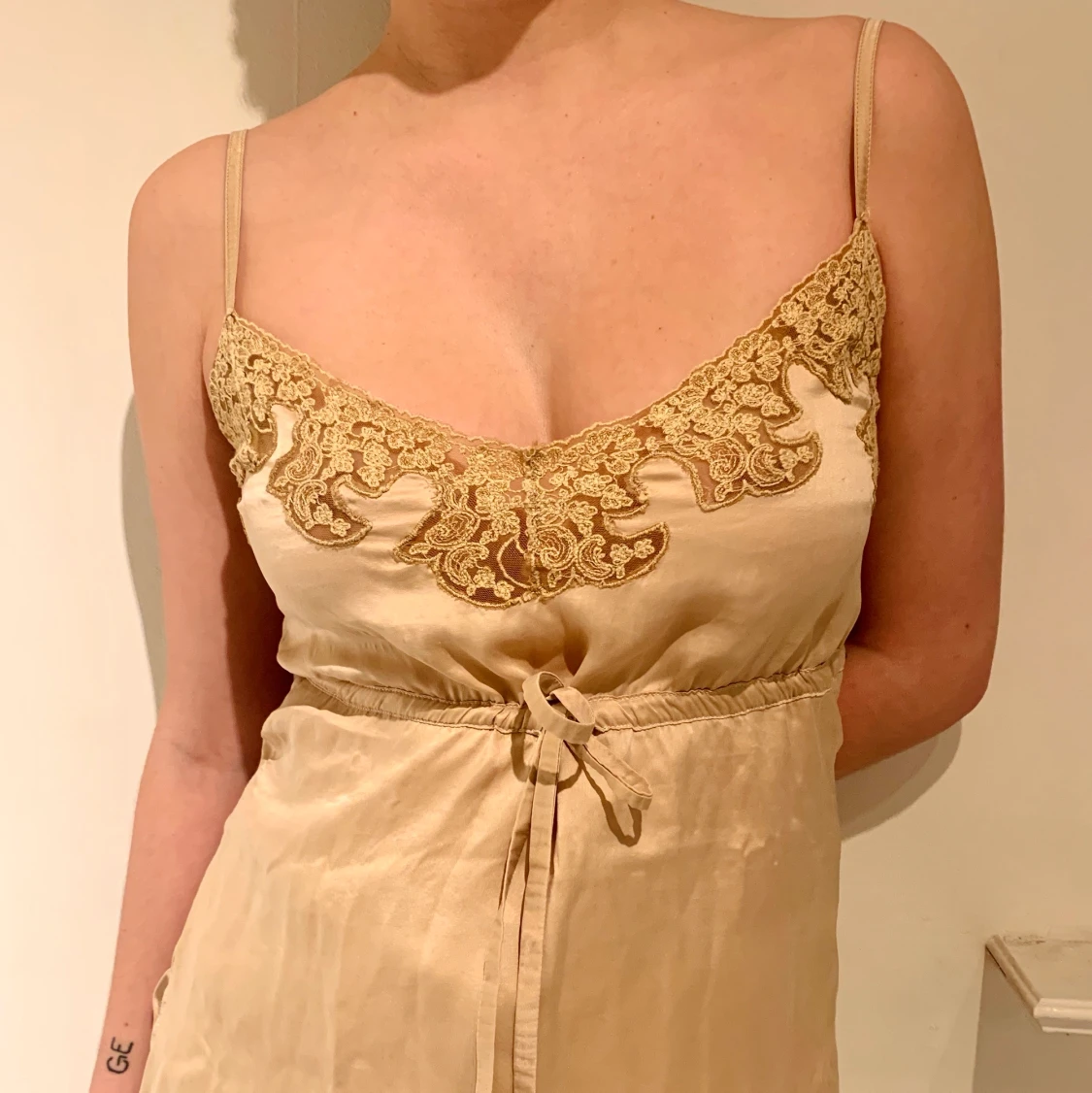 Gulligt linne i champagne färg - 91