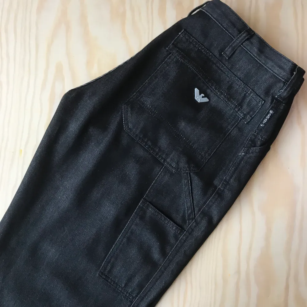 Armani workwear jeans i strl 38. Ej äkta. Grå/svarta. Snygga men tyvärr inte min stil längre 🤤. Jeans & Byxor.