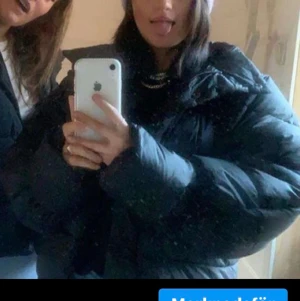 Vinter jacka - Svart vinter jacka från NAKD, storlek 38 men passar även 40 och möjligtvis 36. Aldrig använd. Säljs för 400kr (om man kan mötas upp)