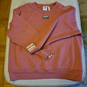 Adidas originals shirt - Size L, more like oversized shirt