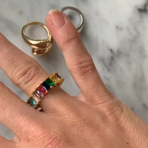 Rainbow ring - Finns i storlek 8, dvs S/M. Frakten ingår ❤️