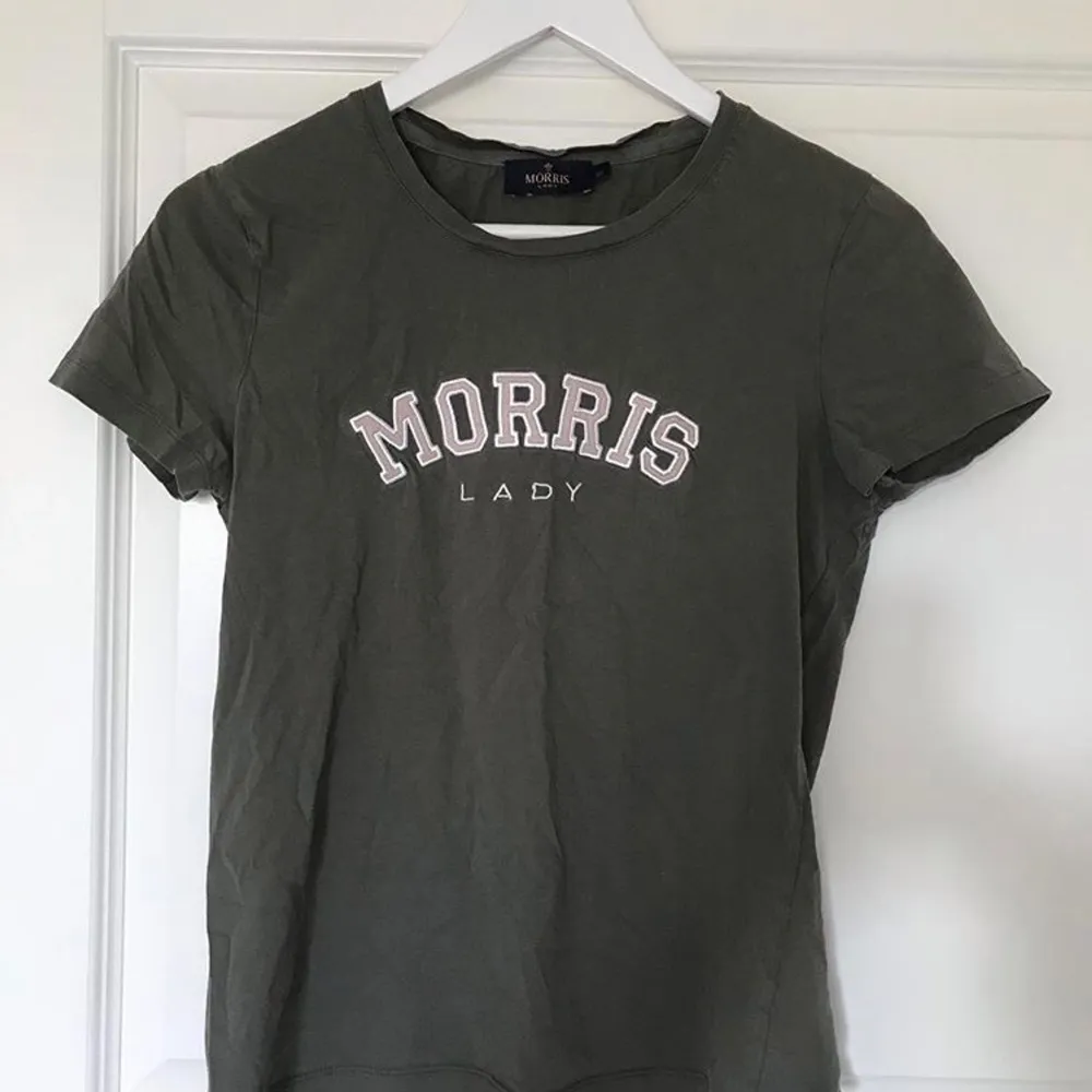 T-shirt från Morris i bra skick, 200kr men snabb affär 150kr 🤩🤩. T-shirts.