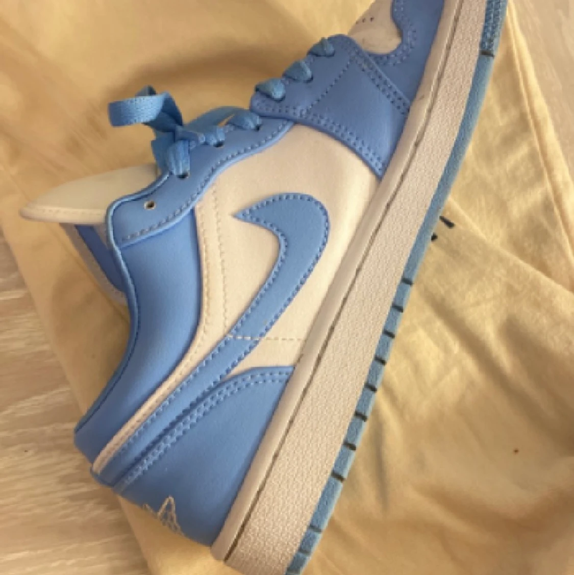 Low Jordans storlek 39 i bra skick  - 91