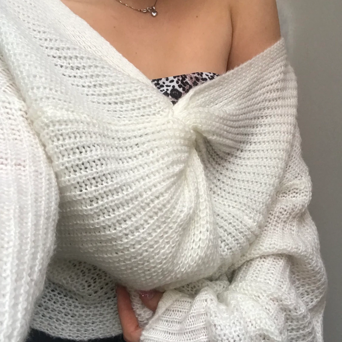 Stickad tröja med ”knut”! 