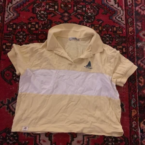 Cool t T-shirt! - Köpt från pill and bear, den är i bra skick varför jag säljer är för att den är för liten❤️