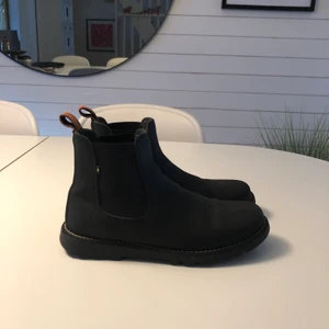 Kängor från kavat  - Grymt snygga kängor från kavat strl 39, använda men i mycket bra skick utan defekter 💗                        Köptes för 1000kr, säljes för 500kr + frakt 