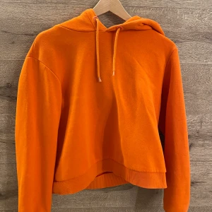 Hoodie strl S - Hoodie från Even&Odd i Strl S. Använd ett fåtal gånger. 120 kr inkl frakt🌸