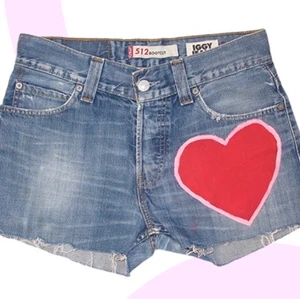 Iggy Shorts - Levis shorts hand painted heart ♥️ M ♥️
