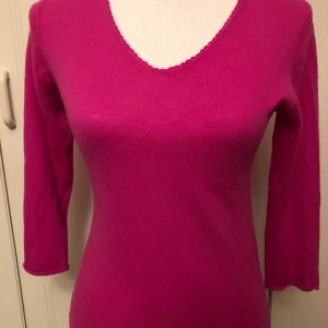 Filippa K ulltröja XS - Köpte den svindyr i Large och tvättade för varmt så nu är den XS från Filippa K. Den blir varmare nu! 