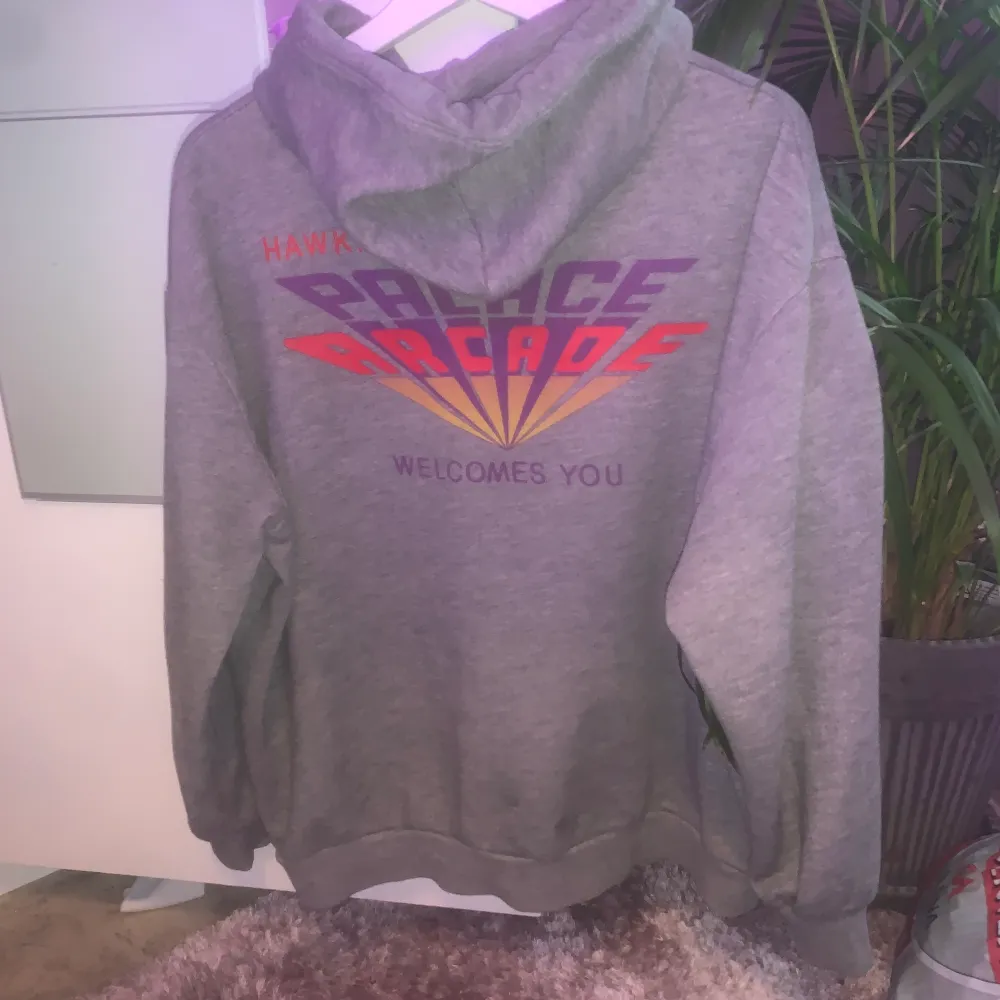 Snygg hoodie i stl S från Pull&Bear.🥰 Köp för 150kr eller buda!🤍👻 Köparen står för frakten!😄✨. Hoodies.