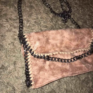  - Oanvänd väska. Köpt för 600