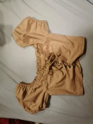 Snörad topp - Riktigt fin topp från Nelly. Enbart testad men passade inte mig. Storlek 36 & man behöver lite boobs för att fylla ut den. 200 inkl frakt!! Betalning via Swish. 