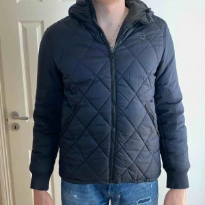  - G-star jacka som är i bra skick. Frakt tillkommer. 