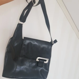 Vintageväska  - Superfin Vintage-väska i bra kvalité! Möts upp i Stockholm annars står köparen för frakt 💕