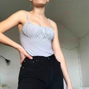  - Super fint 90-tals inspirerat linne. Jag har köpt det second hand, men det verkade var helt nytt med prislapp och allt på, och jag har aldrig använt det, så är i nyskick. Skriv för fler frågor! 🥰