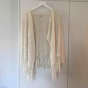  - Härlig stickad kofta från Odd Molly i 80% ull och 20% akryl. Fint skick. Nypris ca 1800kr. Kan hämtas i Göteborg eller skickas mot frakt.