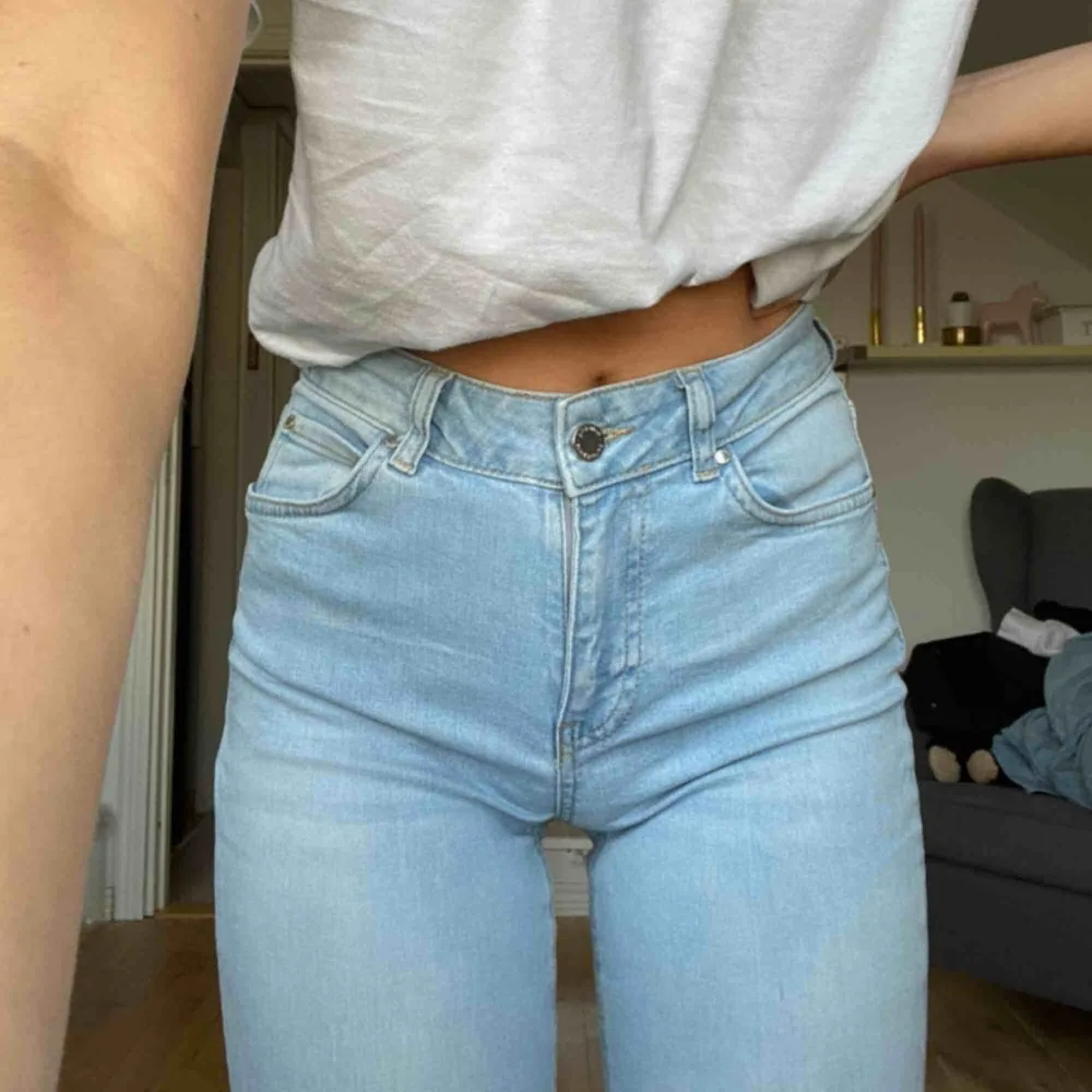 super fina bootcut jeans från Gina! storlek S och super bra skick🥰 du betalar frakten. Jeans & Byxor.