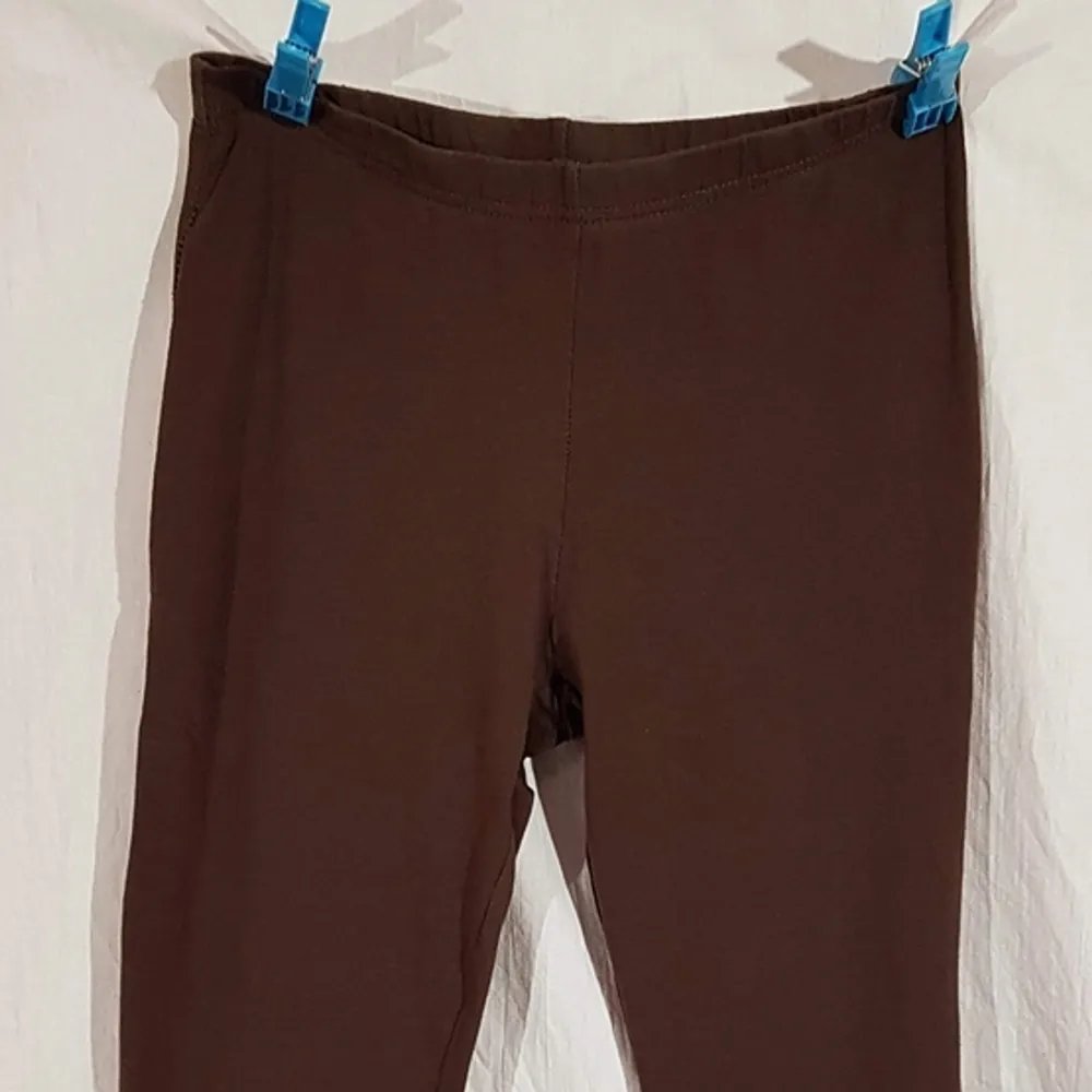 Bruna leggings, storlek 38/40 från JSFN. Har trådar lösa på båda sidor.. Jeans & Byxor.