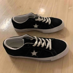  - Converse one star . Använda 1 eller 2 ggr. Stl 40 
