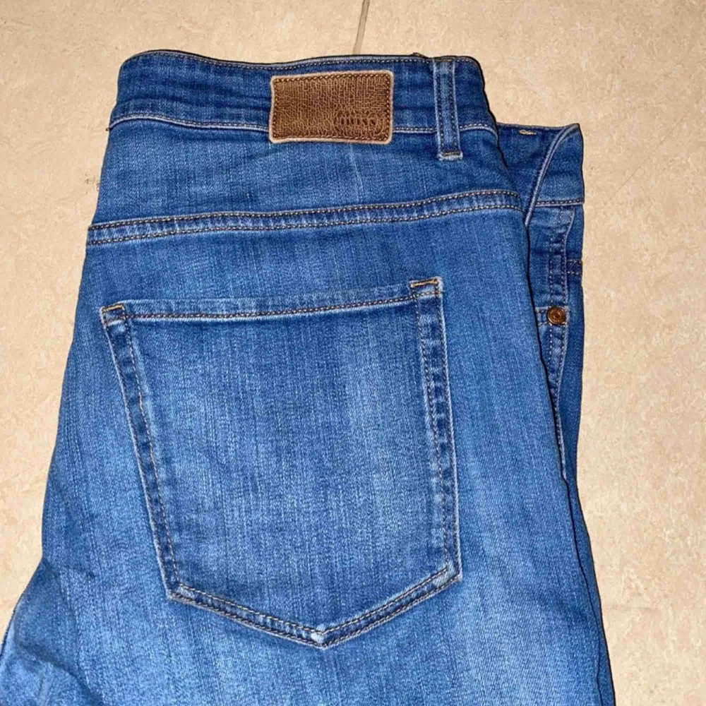 Helt nya, endast testade men för små . Jeans & Byxor.